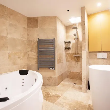 Guestready - Studio With Jacuzzi In The 10 Th * París